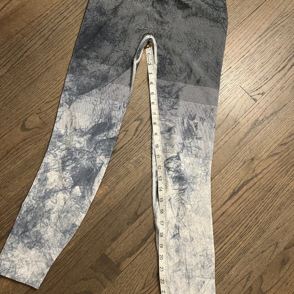 Lululemon Ebb to Train Women Super-High-Rise Crop Legging Tight Tie Dye Striped - Picture 9 of 9